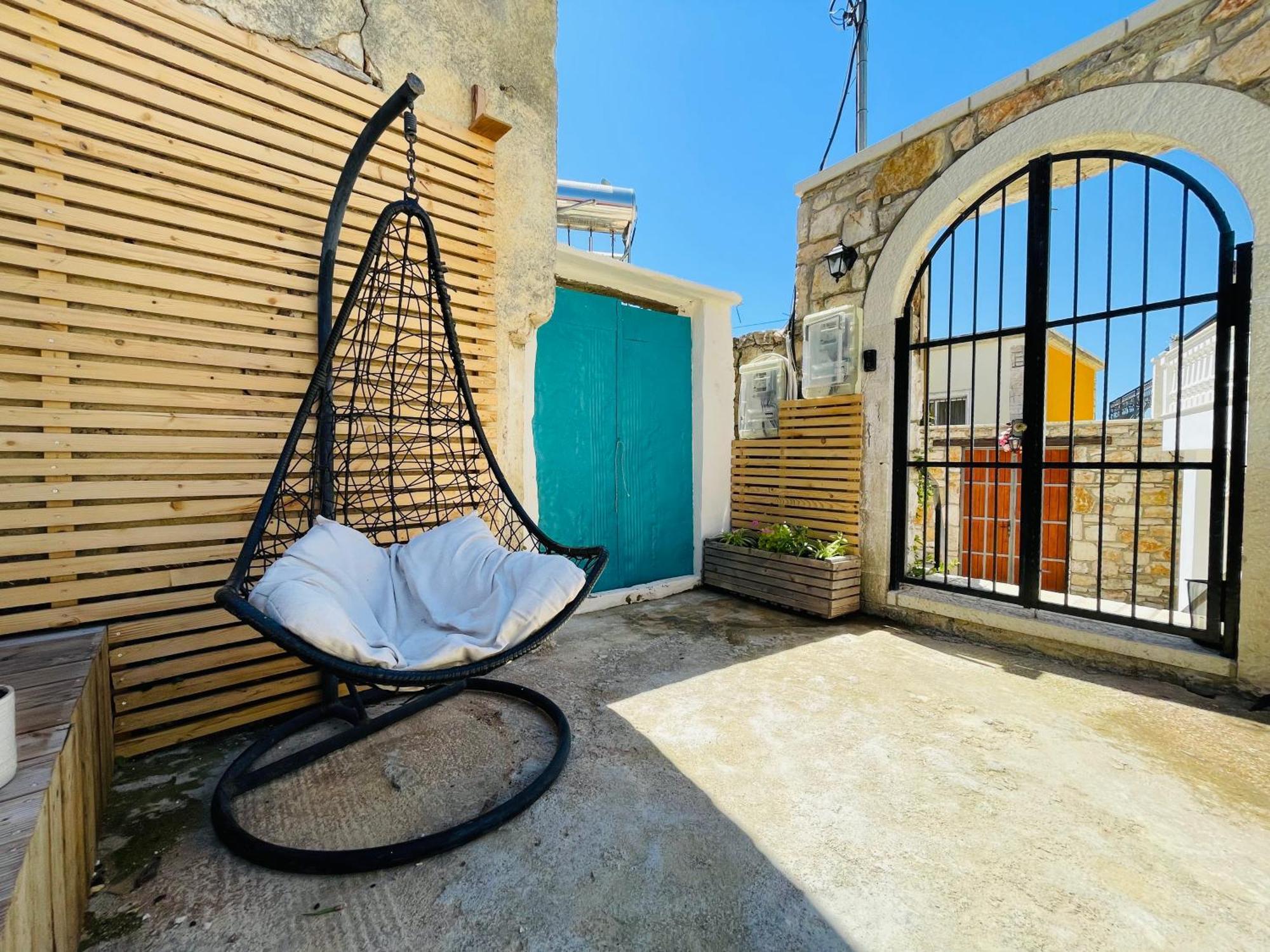 Guesthouse Near The Castle Of Himare Exterior photo
