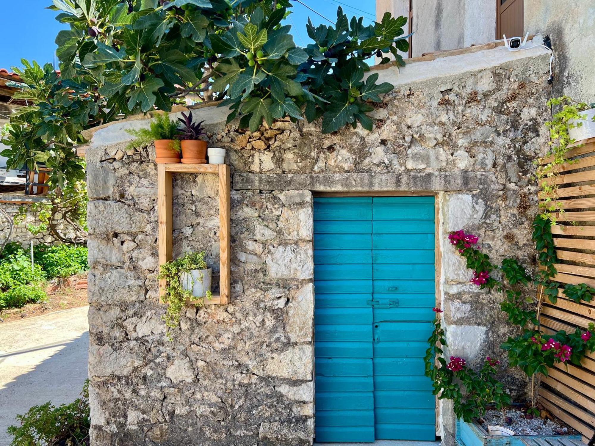 Guesthouse Near The Castle Of Himare Exterior photo